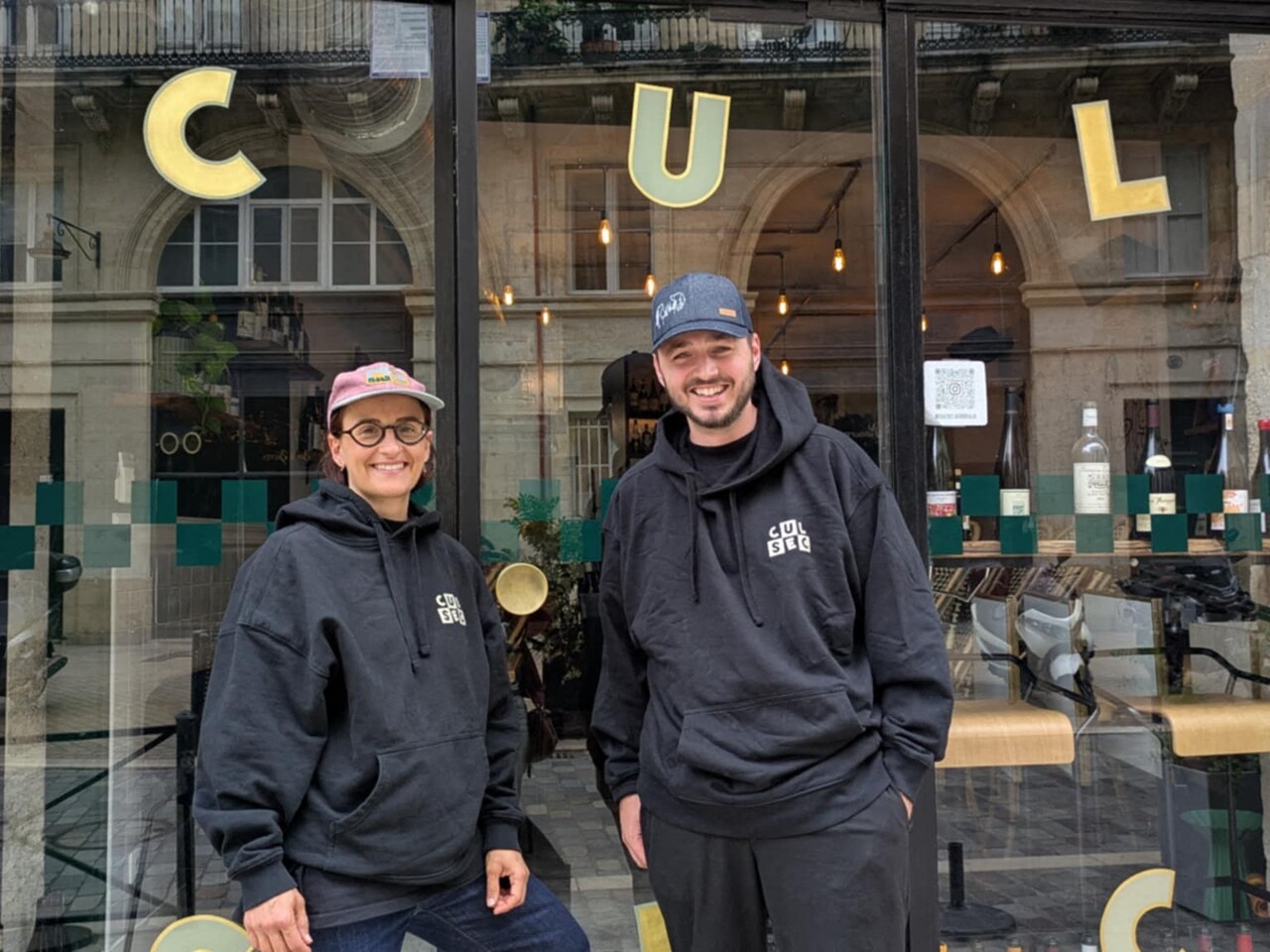 Passés par des étoilés, ils ouvrent un bistrot « à prix doux » sur une place incontournable de Bordeaux