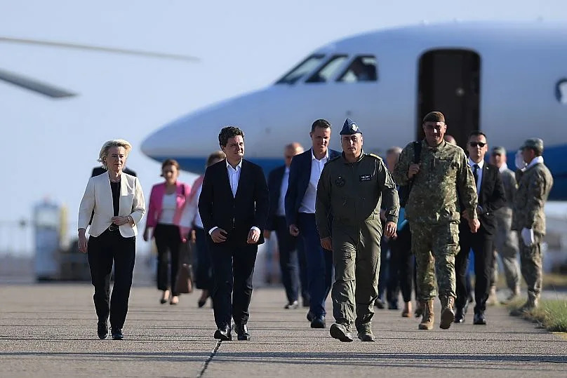 Ursula von der Leyen, présidente de la Commission européenne, lors de sa visite à la base aérienne de Mihail Kogalniceanu, le 1er septembre 2025.
