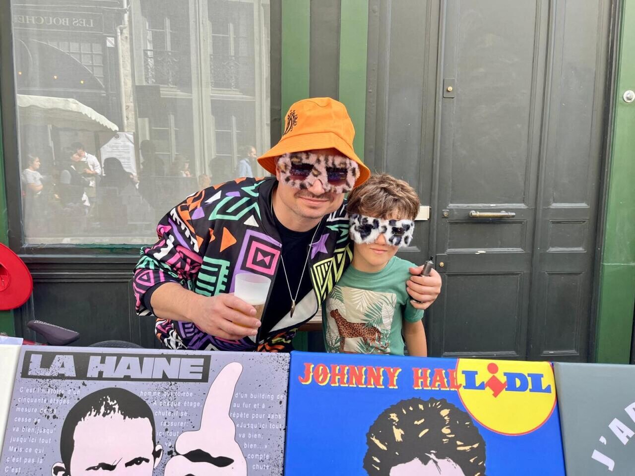 Lunettes moumoute, posters, bougies… Pour la Braderie de Lille, ces familles créent des objets insolites