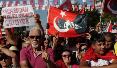 des dizaines de milliers de personnes à un rassemblement de l'opposition à Ankara