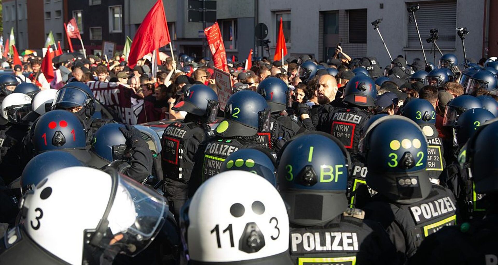 Allemagne : des dizaines de blessés lors d’une manifestation anti-guerre à Cologne