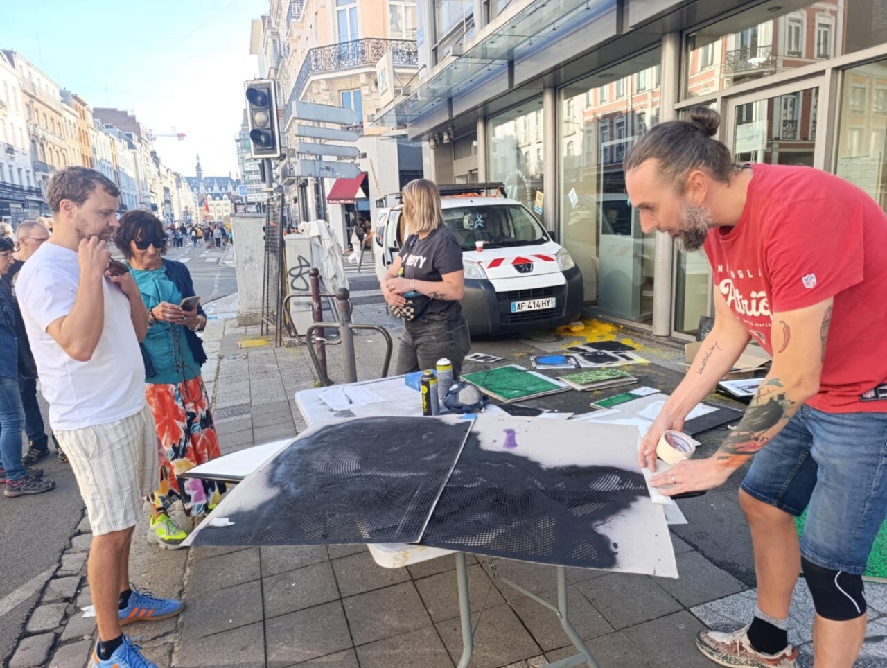 l’artiste Mos’art « graffe » vos objets du quotidien