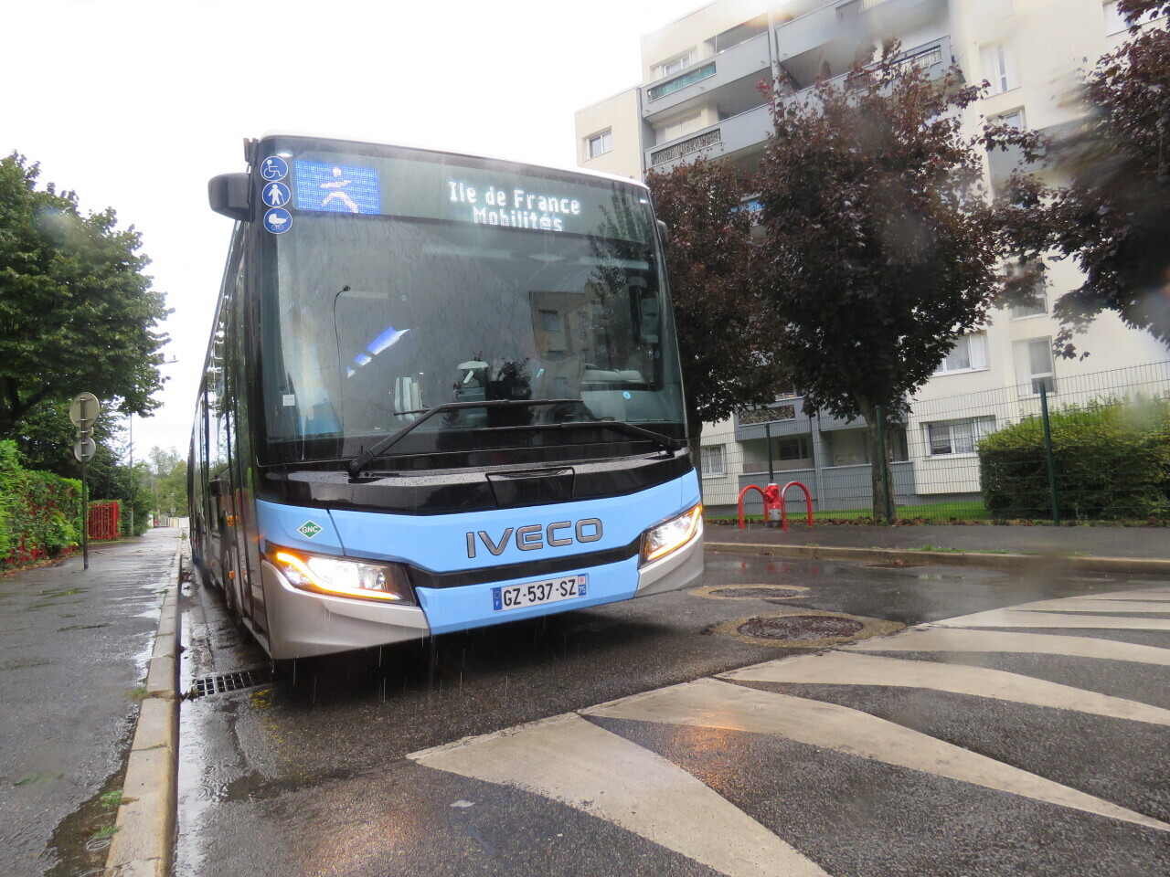 ces dos d’ânes pas adaptés rendent la vie dure aux chauffeurs de bus
