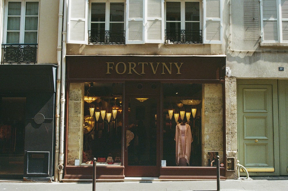 Fortuny renforce sa présence parisienne avec une nouvelle adresse à Saint-Germain-des-Prés