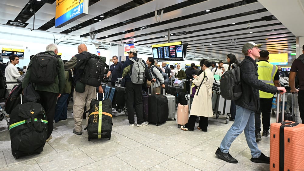 Un homme arrêté au Royaume-Uni après la cyberattaque perturbant plusieurs aéroports européens (police)