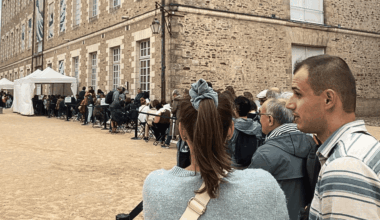 "On pourra dire qu'on y était", l'exposition Hokusai submergée par les visiteurs, la célèbre vague attire les foules à Nantes
