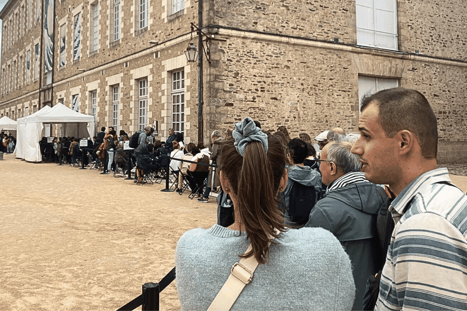 "On pourra dire qu'on y était", l'exposition Hokusai submergée par les visiteurs, la célèbre vague attire les foules à Nantes