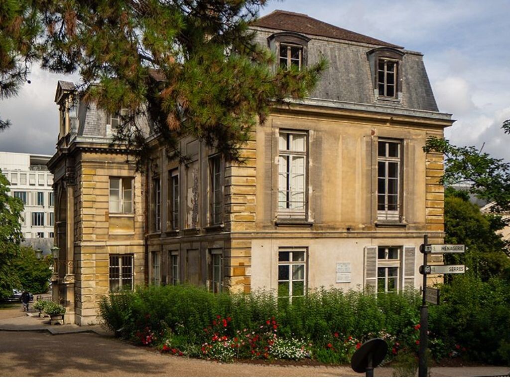 rare témoin du patrimoine royal au cœur du Jardin des Plantes, l'hôtel de Magny est en péril