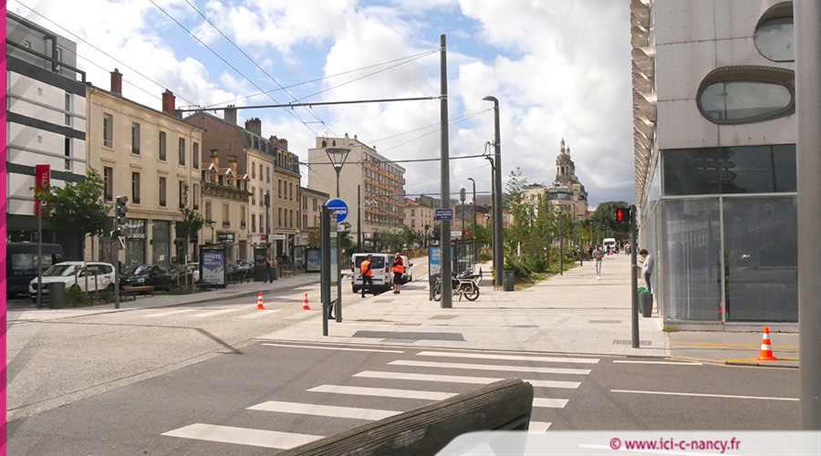le trolleybus dévié adopte le plan B2