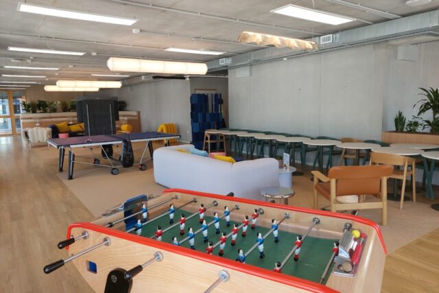 Une salle de détente pour les employés de Doctolib.  (© Thomas Bernard / actu Nantes)