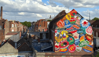 La place du marché de l’Epeule haute en couleurs !