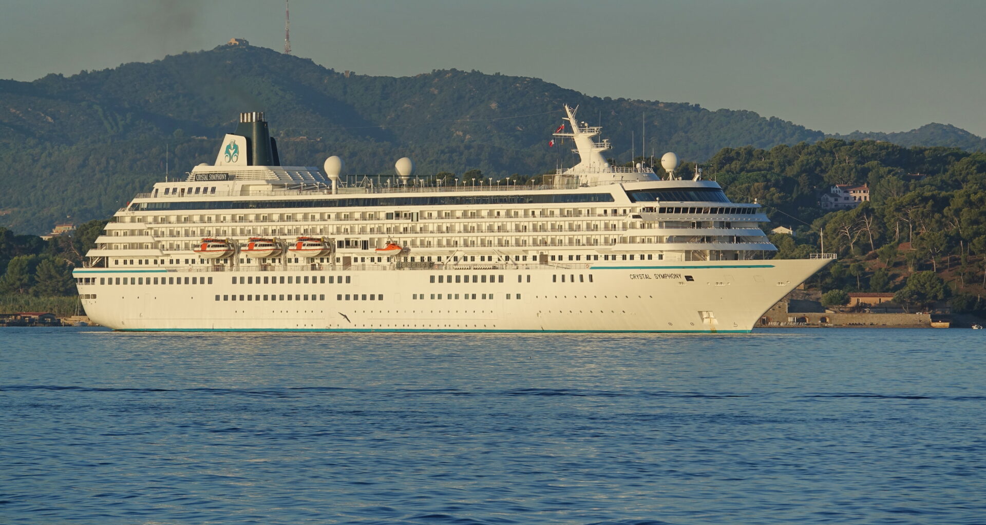 Le Crystal Symphony de passage à Toulon