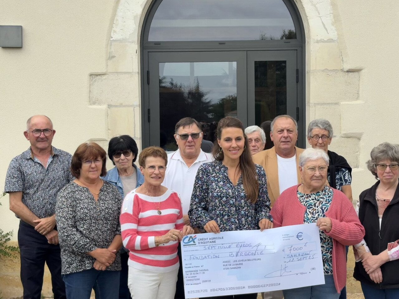 Des joueurs de belote font un impressionnant don pour la lutte contre le cancer près de Marmande