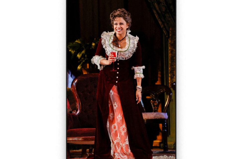 Stacey Alleaume dans la production de La Traviata à l’Opéra de Sydney en Australie.