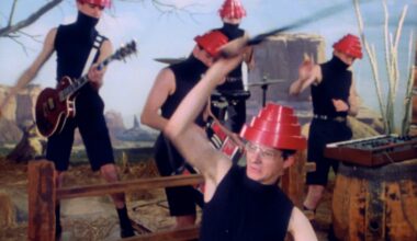 “Devo” sur Netflix, un doc pour tout comprendre au “groupe le plus incompris de la planète”