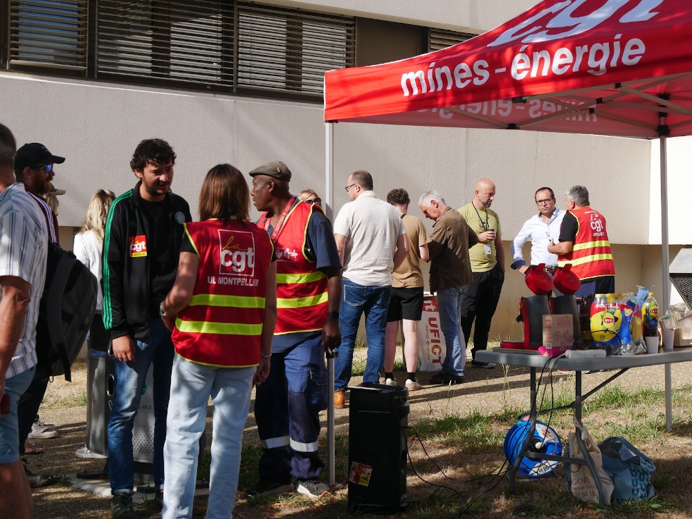 à Montpellier, étudiants et travailleurs sociaux apportent leur soutien aux grévistes