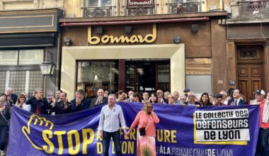 À Lyon, un collectif de commerçants manifeste pour soutenir une charcuterie centenaire menacée de fermeture
