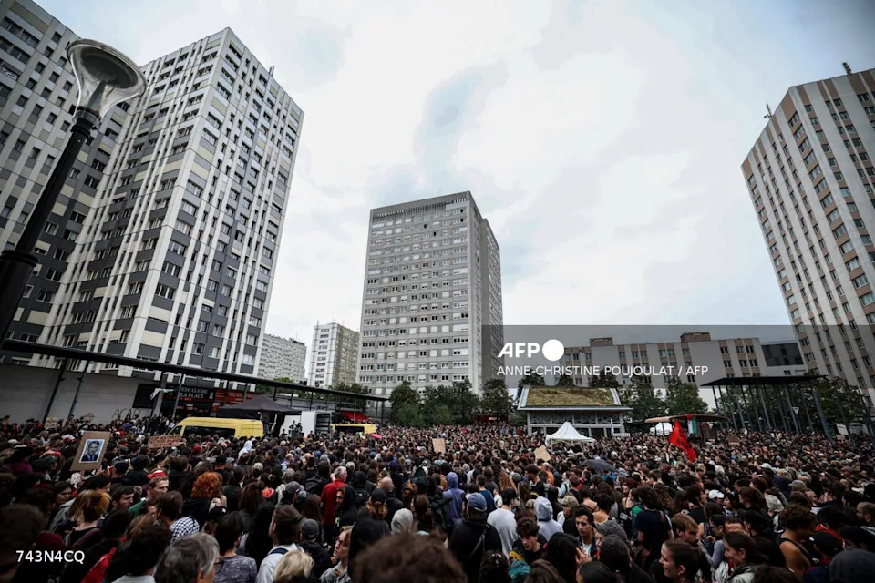 <span>Un rassemblement à l'appel du mouvement "Bloquons tout" le 10 septembre 2025 place des Fêtes dans le 20e arrondissement de Paris. </span><div><span>ANNE-CHRISTINE POUJOULAT</span><span>AFP</span></div>