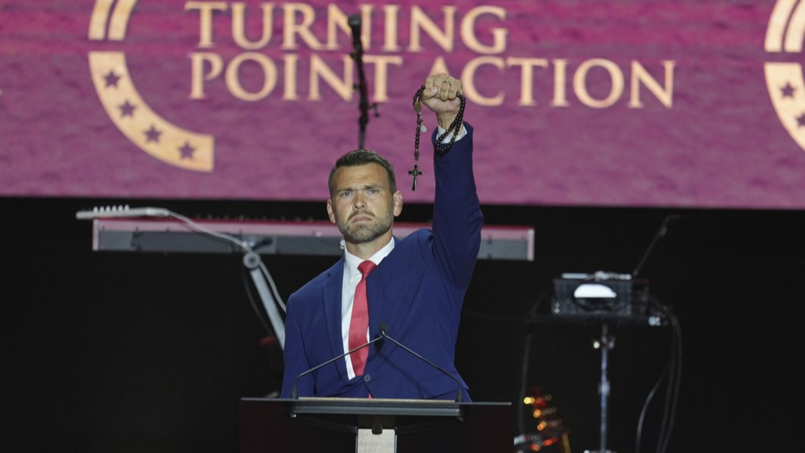 Donald Trump et JD Vance transforment les funérailles de Charlie Kirk en rassemblement fasciste chrétien