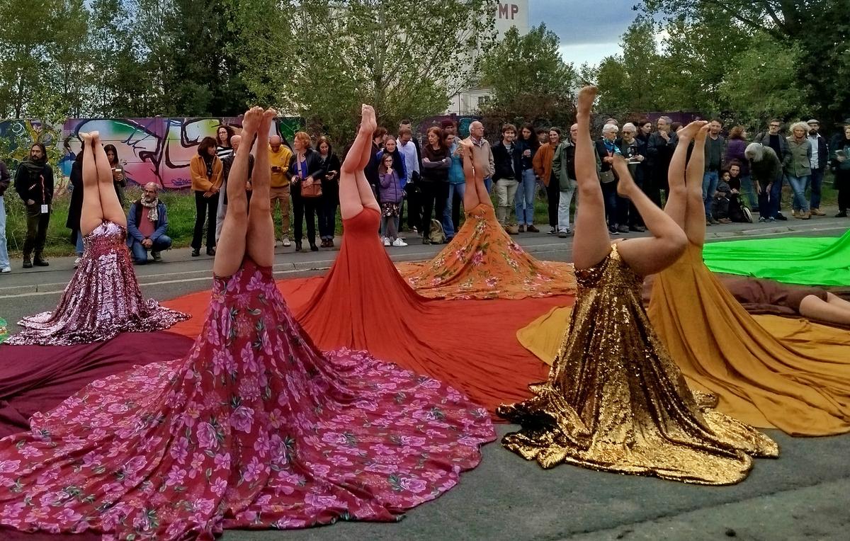 « Woods / Bosque », une performance de Clarice Lima.