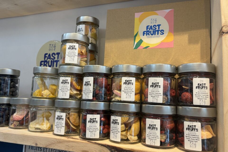 Les fruits sont lyophilisés et mis en pots consignés.
