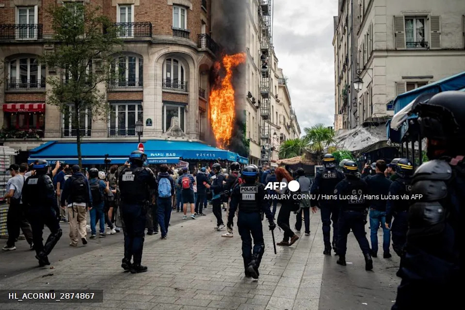 <span>Incendie d'une façade au centre de Paris rue Saint-Denis le 10 septembre</span><div><span>AMAURY CORNU</span><span>Hans Lucas</span></div>