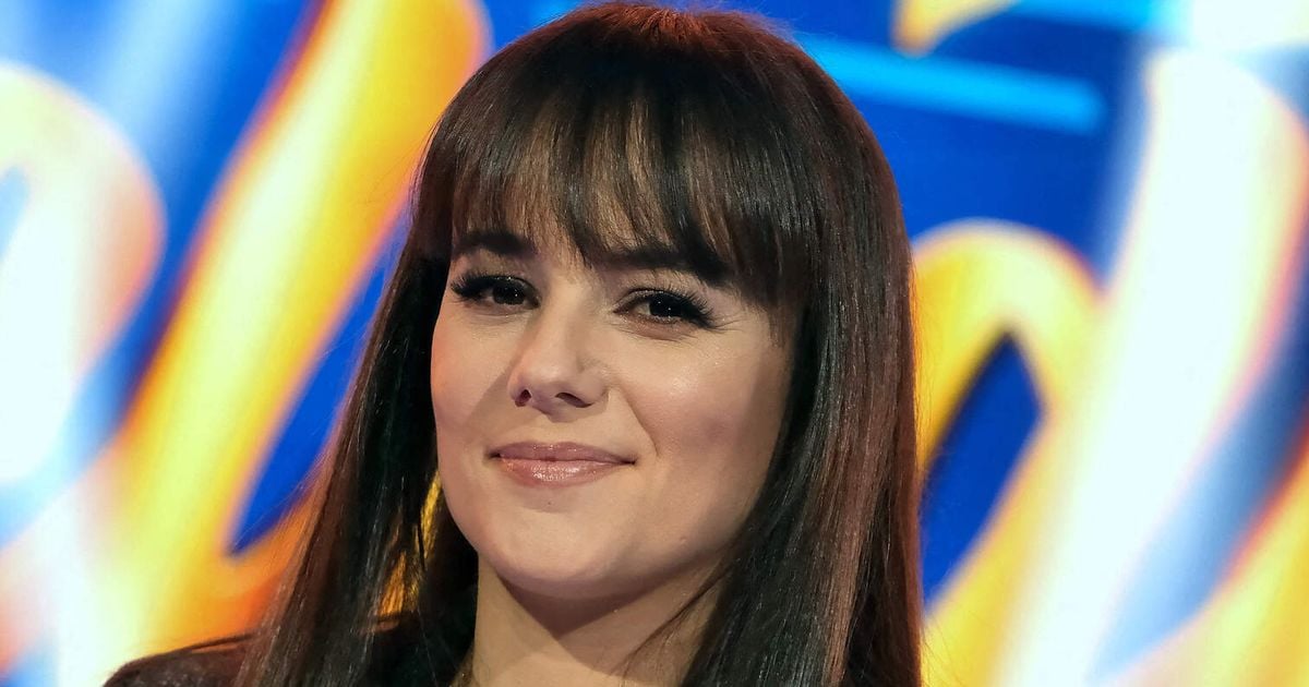 Alizée de retour sur scène dans une robe mini : la chanteuse de 41 ans divise, des mots durs employés à son égard