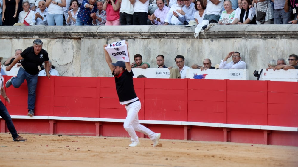 L’influenceur Jeremstar placé en garde à vue après avoir interrompu la corrida Carmen de la Feria des Vendanges à Nîmes