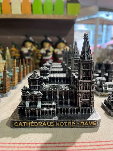 Figurine cathédrale