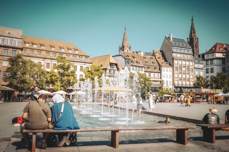place Kléber, fontaine en été