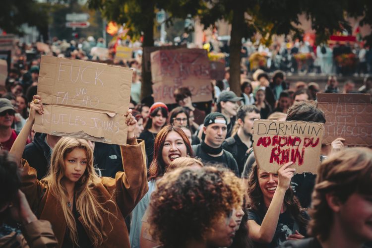 10 septembre, bloquons tout, Foule, manifestant, pancarte