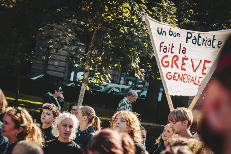 10 septembre, bloquons tout, Foule, pancartes, manifestant, grève