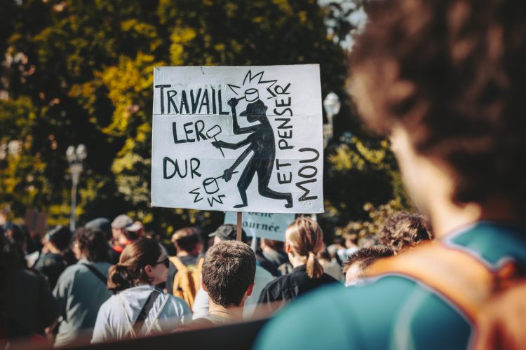 10 septembre, bloquons tout, Foule, pancartes, manifestant
