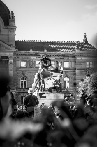10 septembre, bloquons tout, Foule, pancartes, manifestant, république