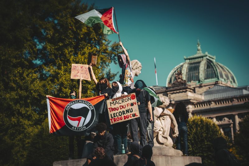 10 septembre, bloquons tout, Foule, pancartes, manifestant, république