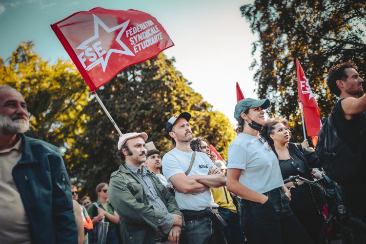 10 septembre, bloquons tout, FSE, Foule, pancartes, manifestant, république
