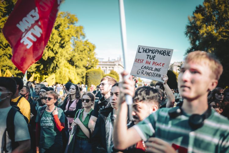 10 septembre, bloquons tout, Foule, pancartes, manifestant, république, Homophobie