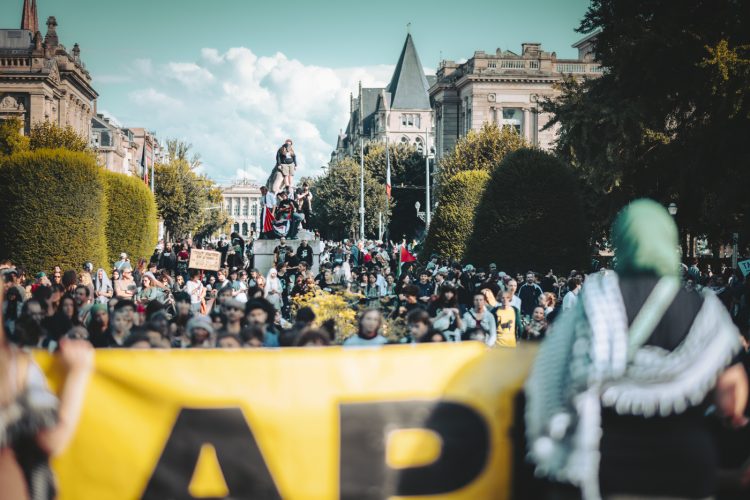 10 septembre, bloquons tout, Foule, pancartes, manifestant, république