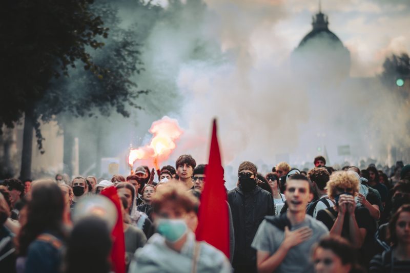 10 septembre, bloquons tout, Foule, pancartes, drapeaux, fumigène, manifestant, république