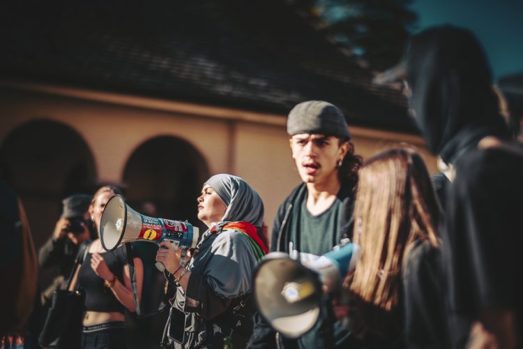 10 septembre, bloquons tout, Foule, mégaphone, manifestant