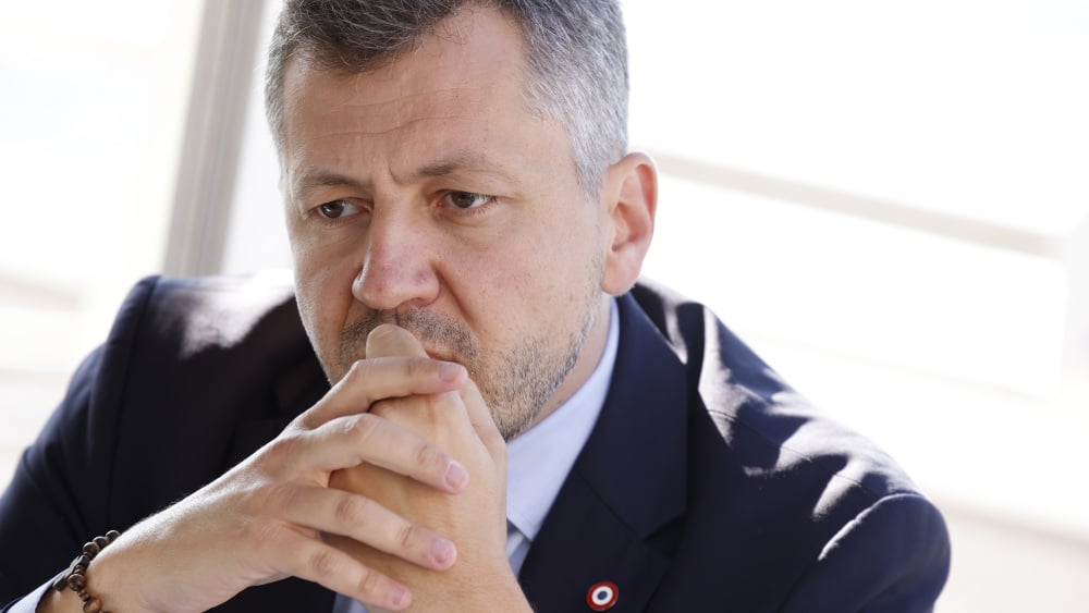 Franck Allisio menacé au couteau... suisse