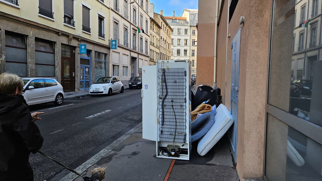 Lyon. Les dépôts sauvages pourrissent la vie des habitants de ce secteur : la Ville réagit