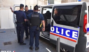 des policiers nationaux essuient des jets de projectiles