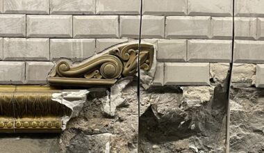 une pétition lancée pour sauver de la destruction les faïences originelles du métro à Paris
