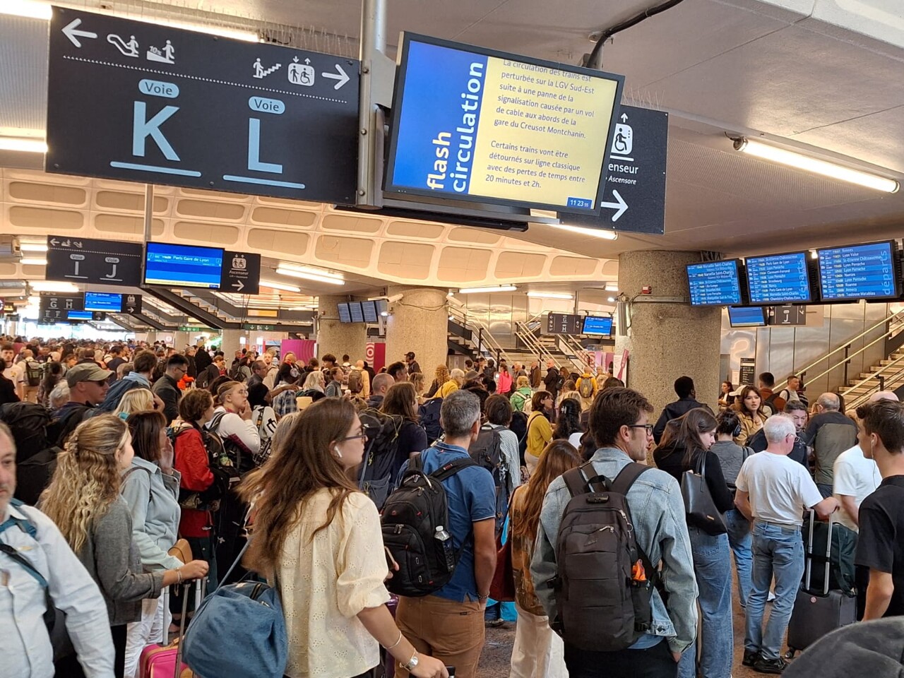 la ligne Paris-Lyon paralysée, grosse pagaille en cours à la gare Lyon Part-Dieu