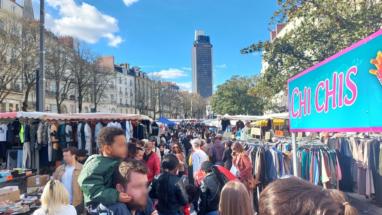 malgré la manifestation, les commerçants du centre-ville invitent au Grand Déballage