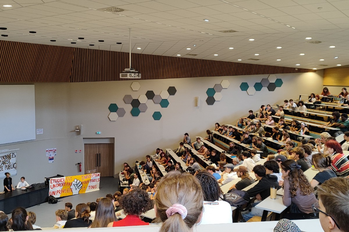 300 étudiants en assemblée générale au lendemain du renvoi de Bayrou