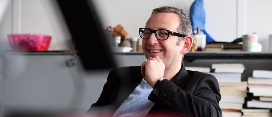 Le présentateur de la matinale de France Culture, Guillaume Erner, a été forcé de présenter ses excuses après un éditorial intitulé "Je suis Charlie Kirk", dénoncé par la Société des journalistes