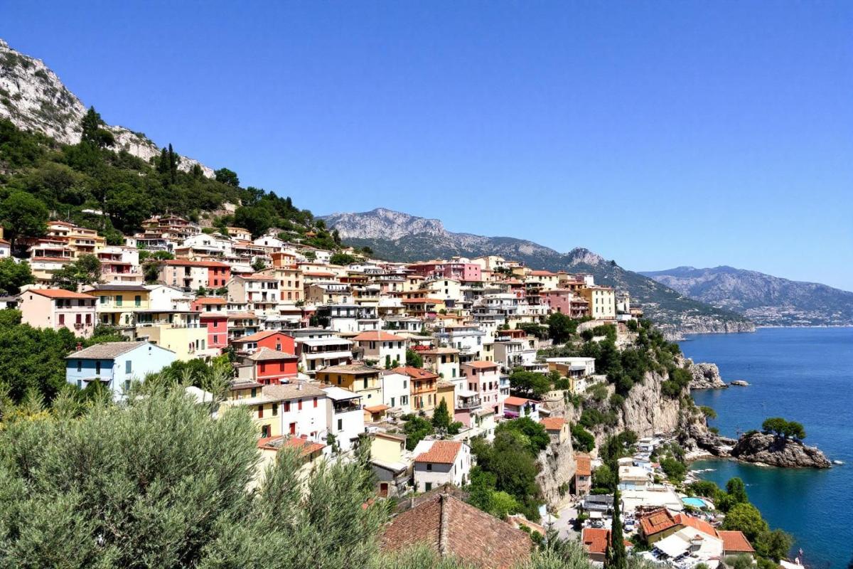 Tout le monde croyait que ce hameau de Corse était “trop isolé” – jusqu’à ce que les vacanciers en fassent un passage obligé