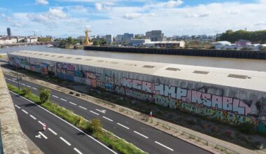 restaurant, hôtel et bureaux vont remplacer cet hangar situé en bord de Loire